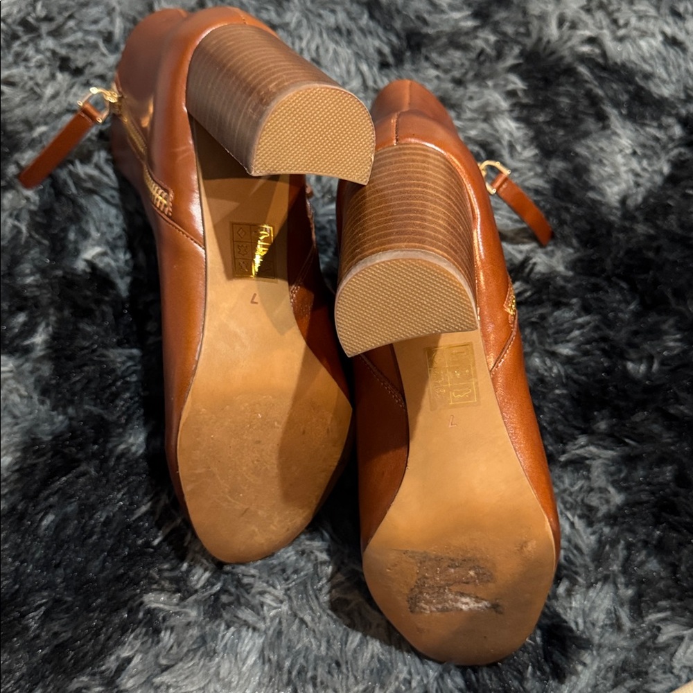 Jeffrey Campbell Elegant Brown Ankle Boots - Picture 9 of 9